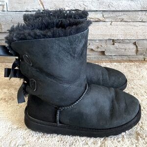 Ugg Bailey Bow II Black Short Boots Sheepskin Lined Suede Leather: 4